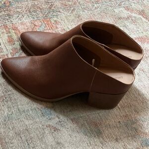 Universal Thread Women’s Faux Leather Heeled Mules